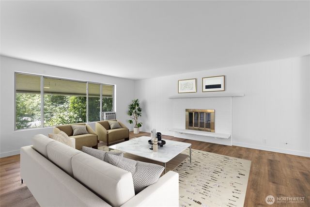 203 105th Avenue SE, Bellevue, WA 98004
