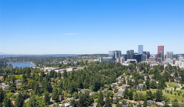 203 105th Avenue SE, Bellevue, WA 98004