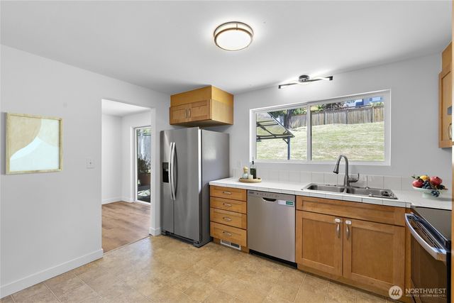 203 105th Avenue SE, Bellevue, WA 98004