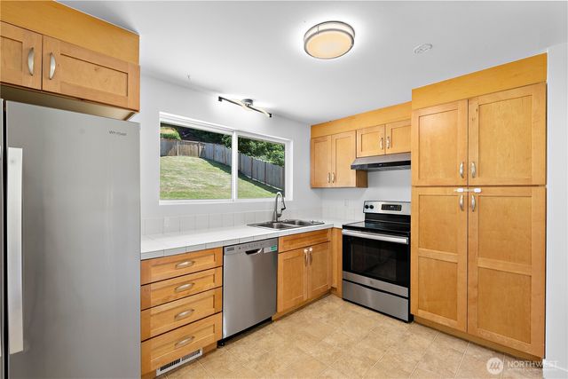 203 105th Avenue SE, Bellevue, WA 98004