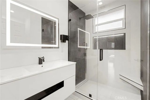 17731 Burbank Boulevard, Encino, CA 91316