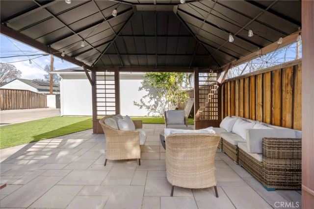 17731 Burbank Boulevard, Encino, CA 91316