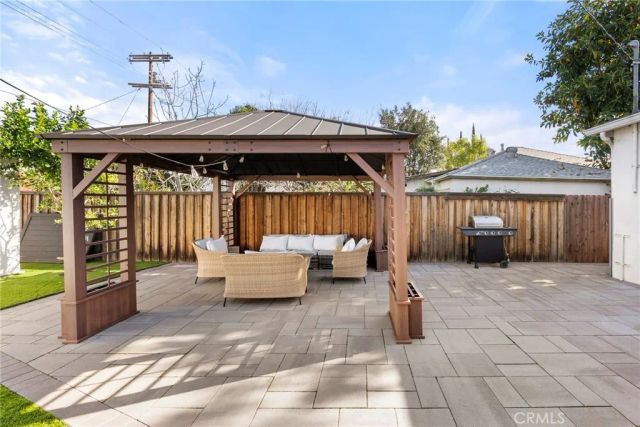 17731 Burbank Boulevard, Encino, CA 91316