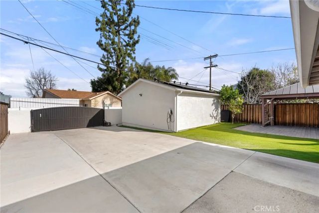 17731 Burbank Boulevard, Encino, CA 91316