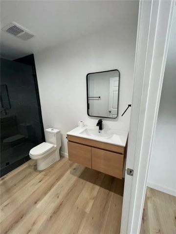 17731 Burbank Boulevard, Encino, CA 91316