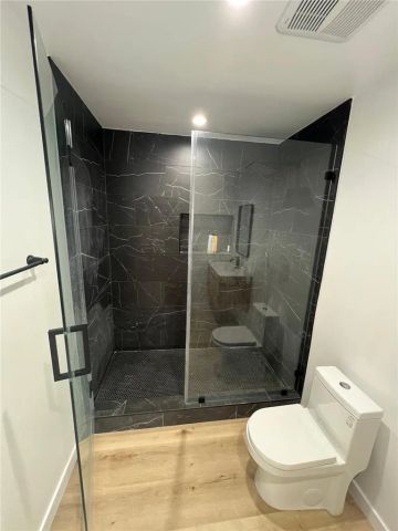 17731 Burbank Boulevard, Encino, CA 91316