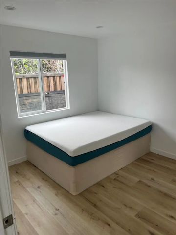 17731 Burbank Boulevard, Encino, CA 91316