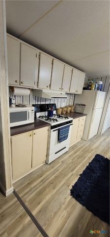 406 W Denver Avenue, Seadrift, TX 77983