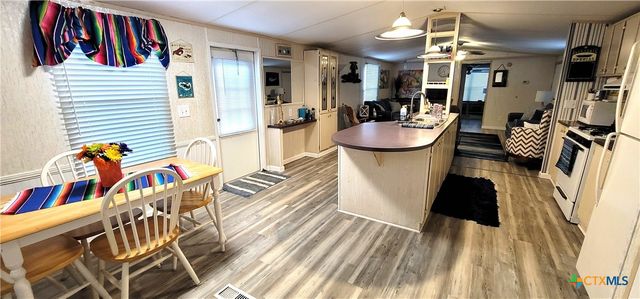 406 W Denver Avenue, Seadrift, TX 77983