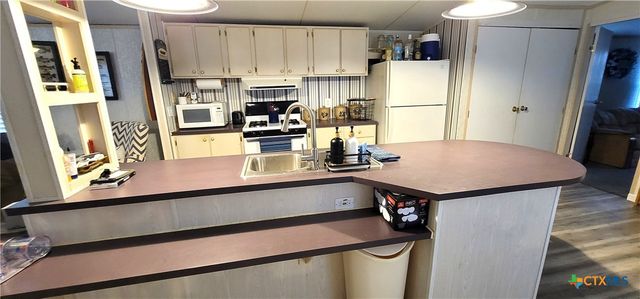 406 W Denver Avenue, Seadrift, TX 77983