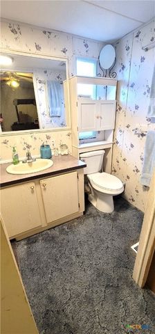 406 W Denver Avenue, Seadrift, TX 77983