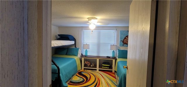 406 W Denver Avenue, Seadrift, TX 77983