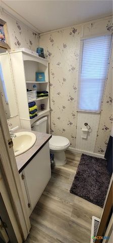 406 W Denver Avenue, Seadrift, TX 77983