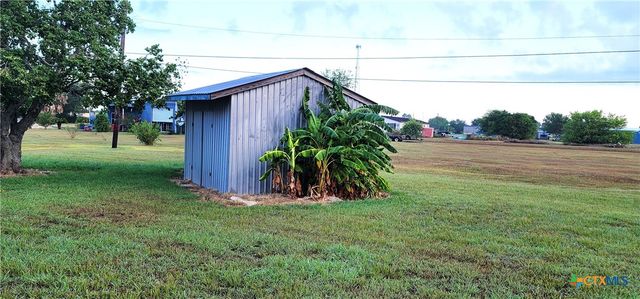 406 W Denver Avenue, Seadrift, TX 77983