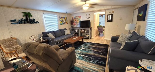 406 W Denver Avenue, Seadrift, TX 77983