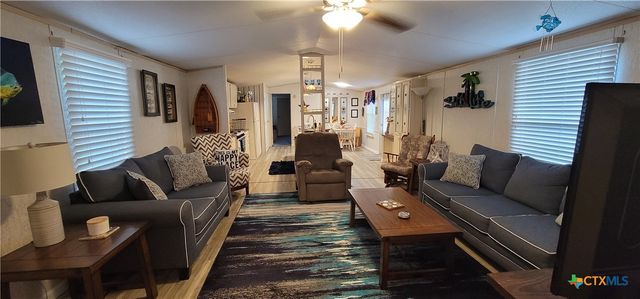 406 W Denver Avenue, Seadrift, TX 77983