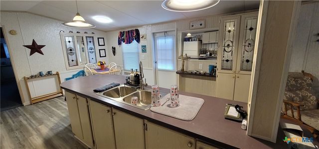 406 W Denver Avenue, Seadrift, TX 77983