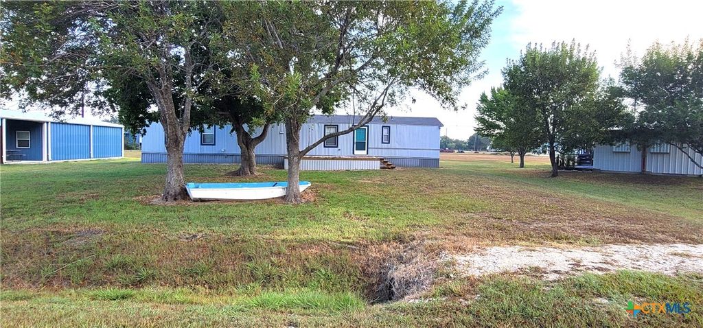 406 W Denver Avenue, Seadrift, TX 77983
