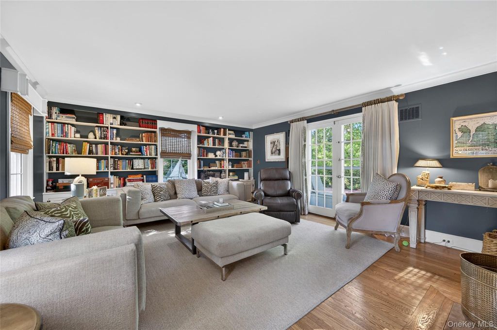 21 Weir Lane, Locust Valley, NY 11560 — photo 4