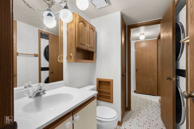 649 N Briar Hill Lane 1, Addison, IL 60101