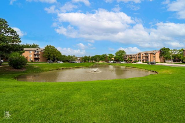 649 N Briar Hill Lane 1, Addison, IL 60101
