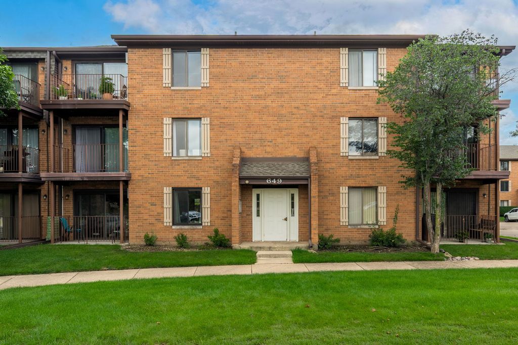 649 N Briar Hill Lane 1, Addison, IL 60101