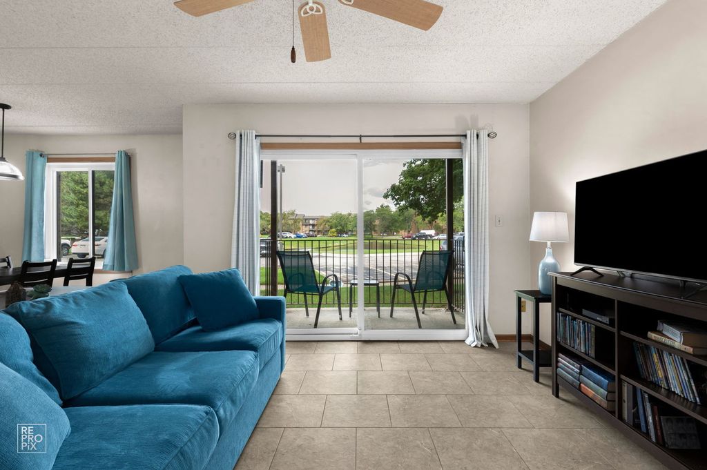 649 N Briar Hill Lane 1, Addison, IL 60101 — photo 5