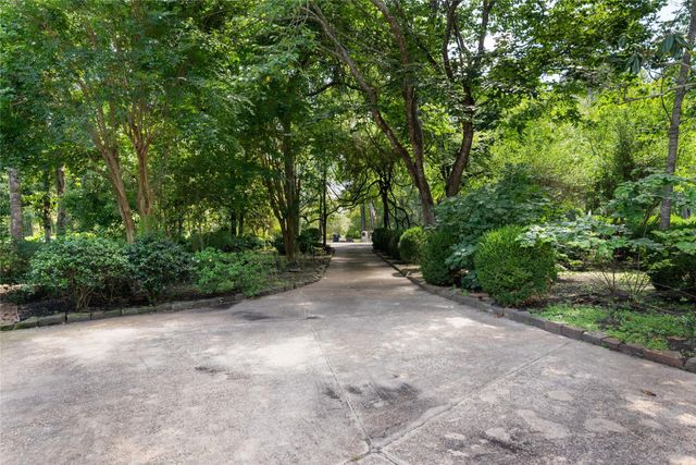 15585 Bedford Lane, Conroe, TX 77384