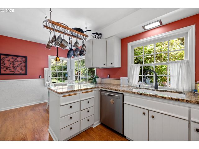 7939 Sw 11TH Ave, Portland, OR 97219