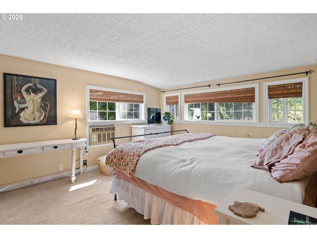 7939 Sw 11TH Ave, Portland, OR 97219