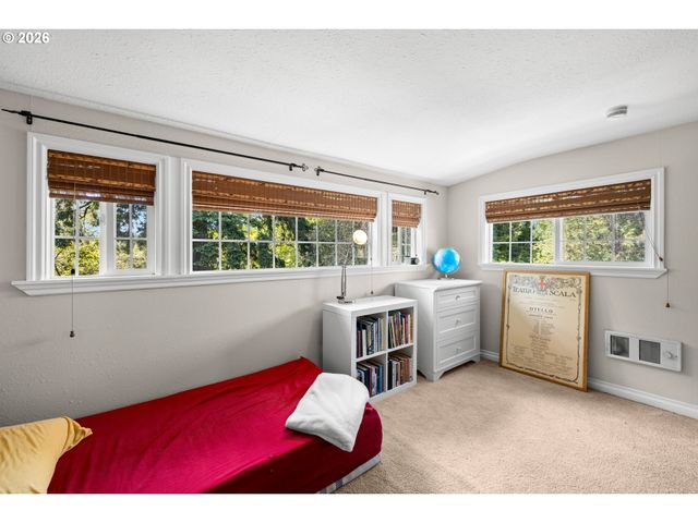 7939 Sw 11TH Ave, Portland, OR 97219