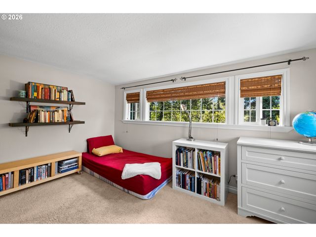 7939 Sw 11TH Ave, Portland, OR 97219