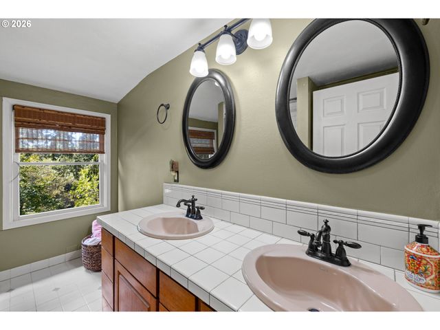 7939 Sw 11TH Ave, Portland, OR 97219