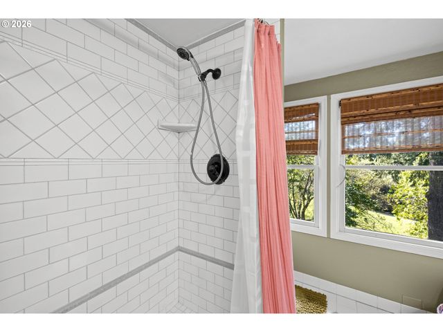 7939 Sw 11TH Ave, Portland, OR 97219