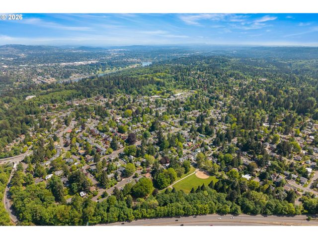 7939 Sw 11TH Ave, Portland, OR 97219