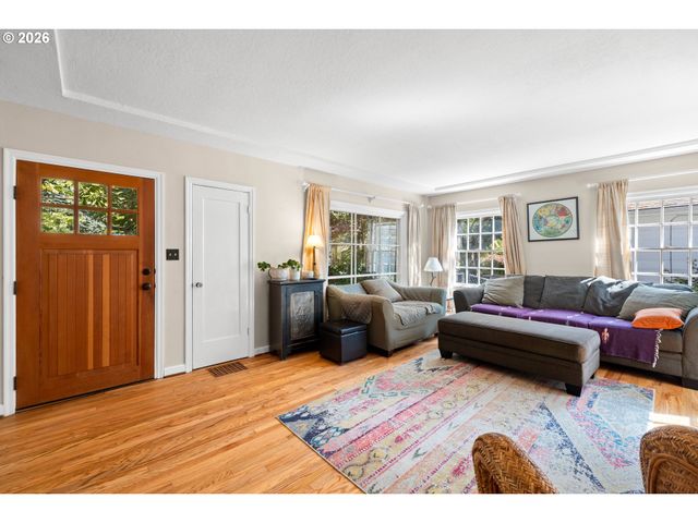 7939 Sw 11TH Ave, Portland, OR 97219