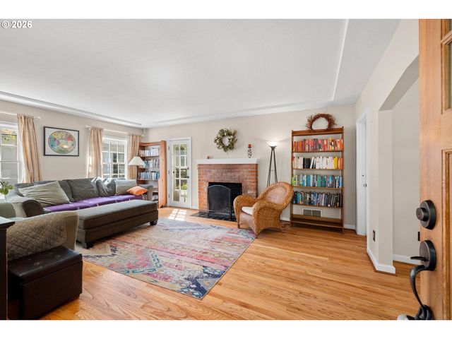 7939 Sw 11TH Ave, Portland, OR 97219