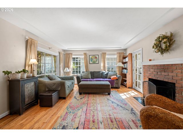 7939 Sw 11TH Ave, Portland, OR 97219