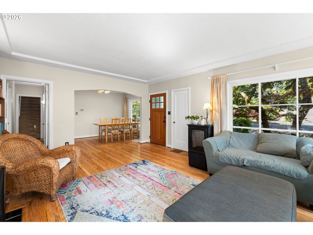 7939 Sw 11TH Ave, Portland, OR 97219