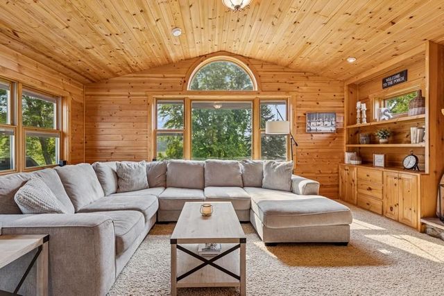 16902 Wilderness Trail SE, Prior Lake, MN 55372