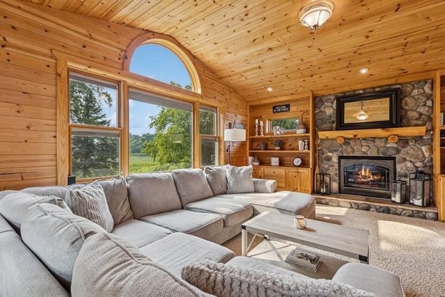 16902 Wilderness Trail SE, Prior Lake, MN 55372