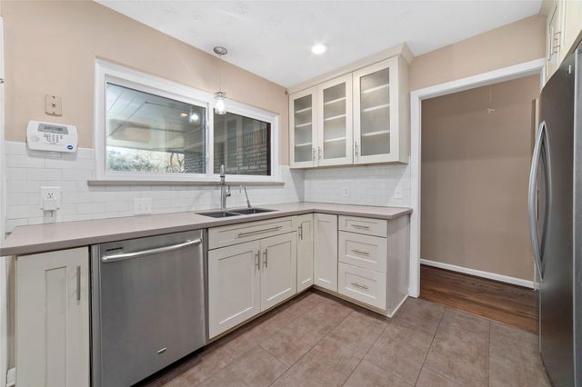 10627 Moonlight Drive, Houston, TX 77096