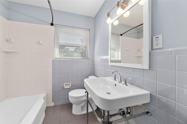 10627 Moonlight Drive, Houston, TX 77096