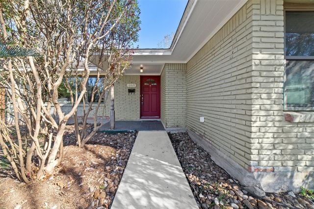 10627 Moonlight Drive, Houston, TX 77096