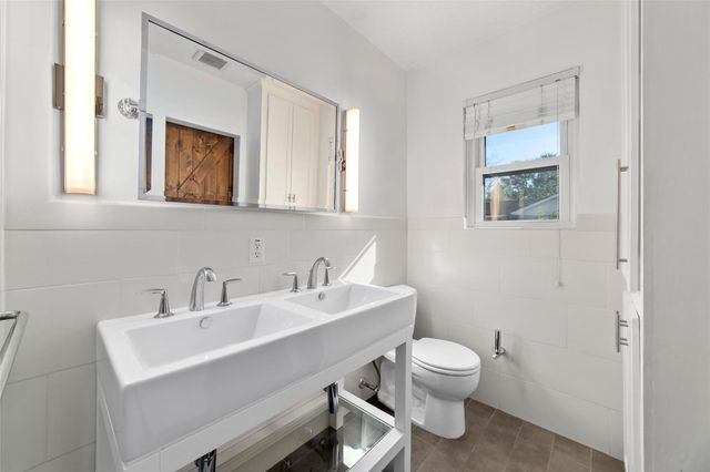 10627 Moonlight Drive, Houston, TX 77096