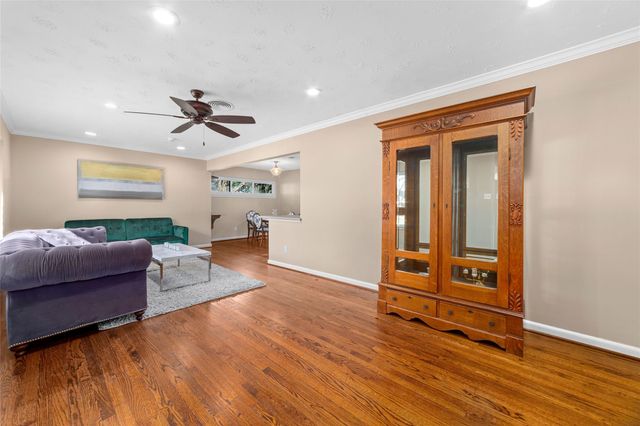 10627 Moonlight Drive, Houston, TX 77096