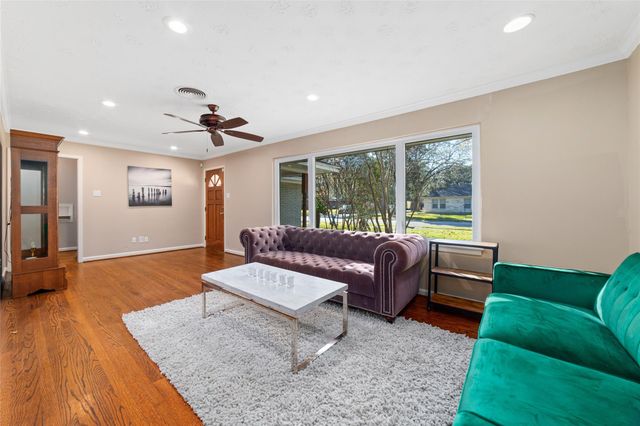 10627 Moonlight Drive, Houston, TX 77096