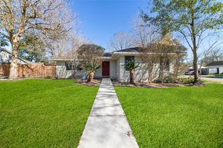 10627 Moonlight Drive, Houston, TX 77096