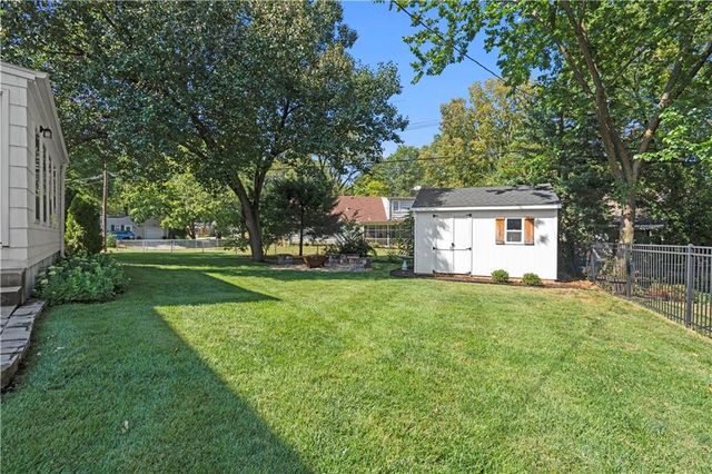 6014 W 68th Street, Overland Park, KS 66204