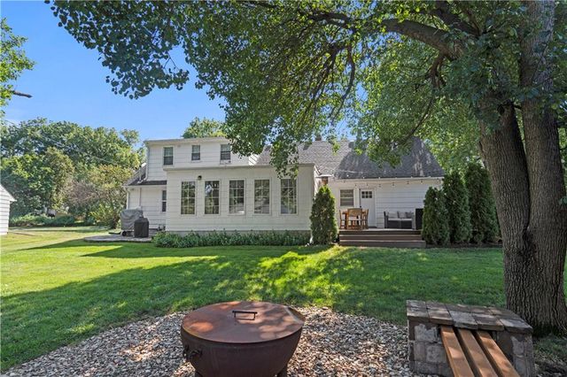 6014 W 68th Street, Overland Park, KS 66204